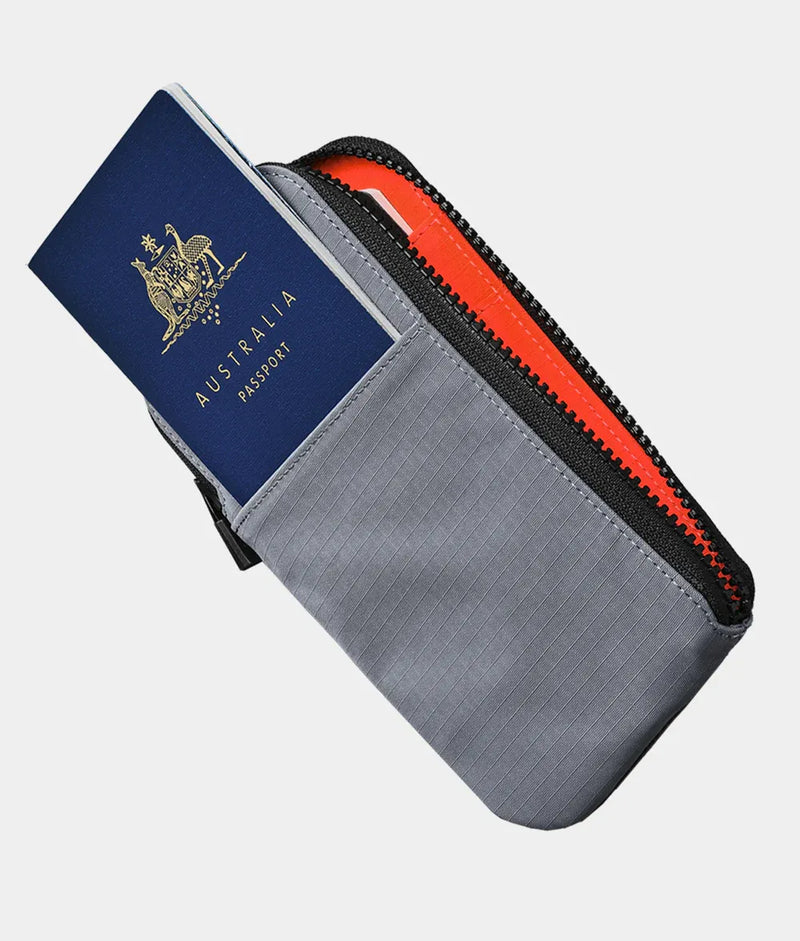 Alpaka Zip Travel Wallet